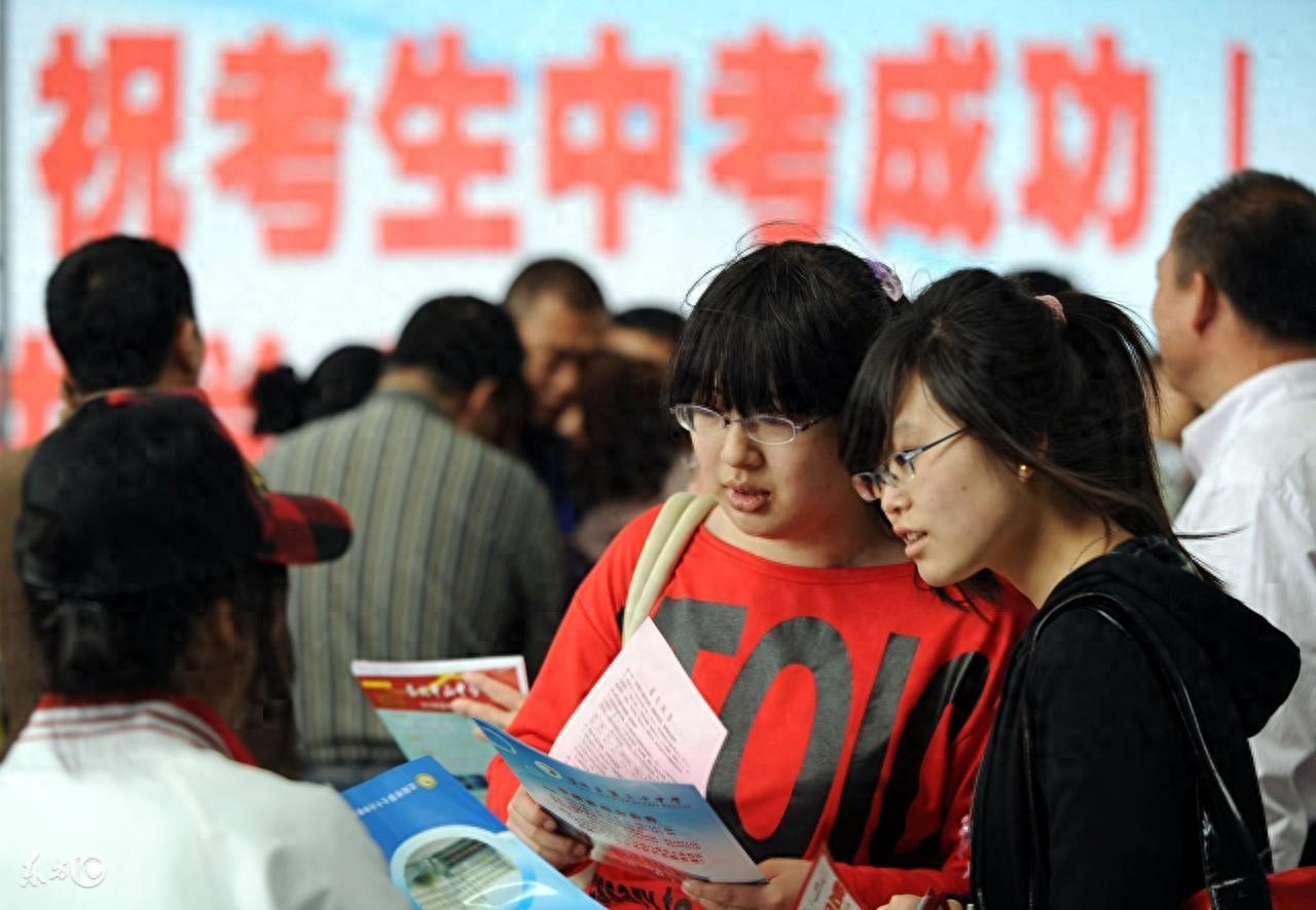 星空体育-“一半初中生上不了高中！”人民日报给出回应，原来一切早有迹象