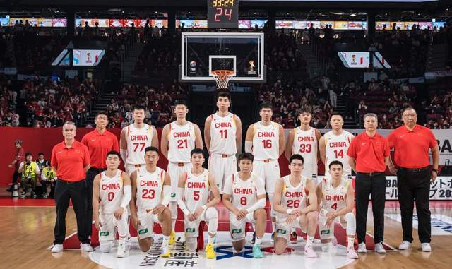 星空体育-FIBA认错，果断换人，3裁判出炉，助裁曾执法CBA，中国男篮或受益