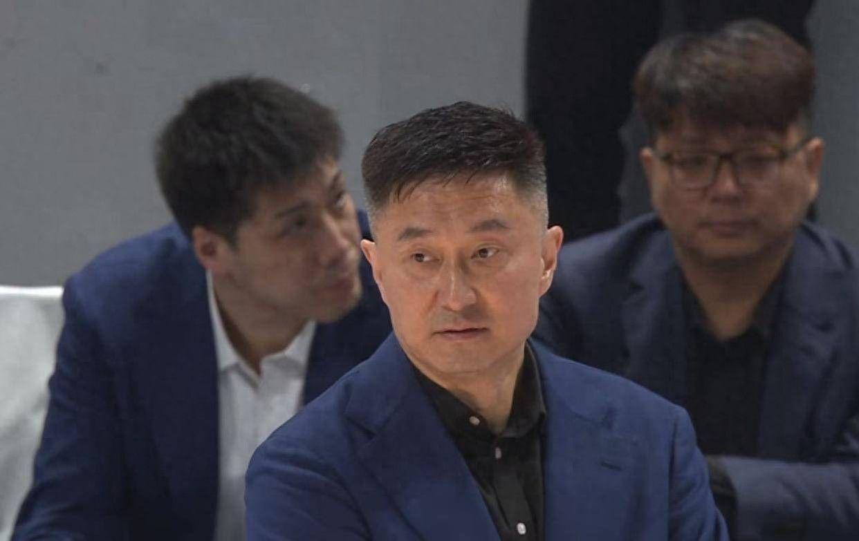 星空app官方下载-骂懵焦泊乔，杜峰打压式执教反噬球队，球迷高呼：该下课了