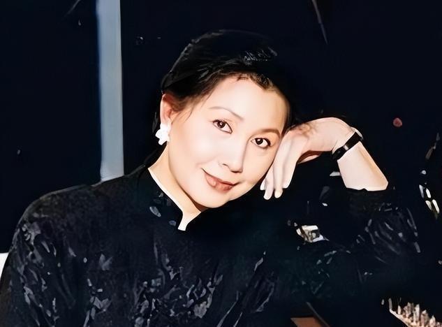 星空体育登录入口-突传死讯！香港知名演员老公在家中离世，坐在轮椅上没了呼吸